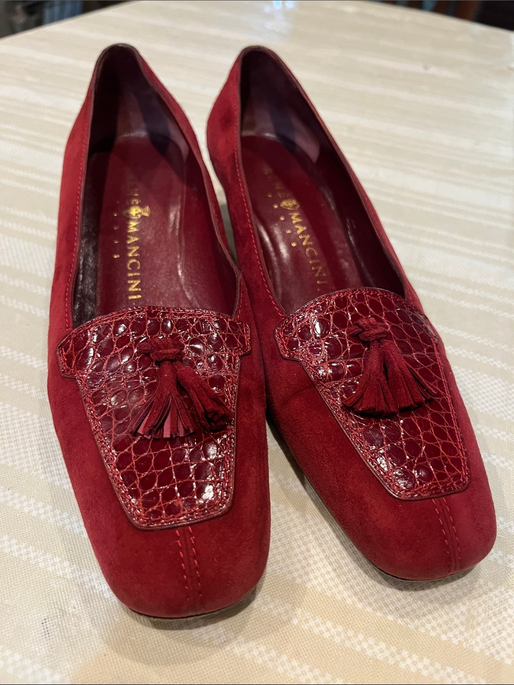 Rene Mancini Red/Burgundy Tassel Suede/Leather Pumps size 39 women’s (9 US)
